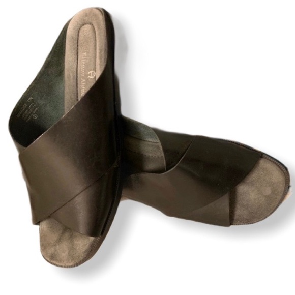Etienne Aigner Shoes - ETIENNE AIGNER BLACK LEATHER SLIDE SANDALS EUC
